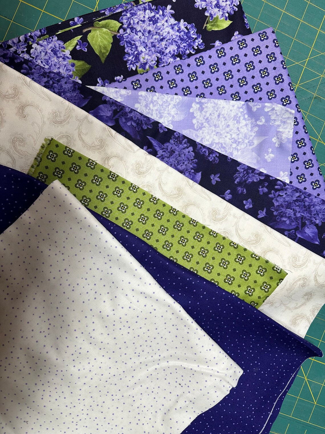 Quilt Kit, Elizabeth 50 1/2"x74 1/2", Robert Kaufman Elizabeth Fabrics, Purple Lilacs Fabric